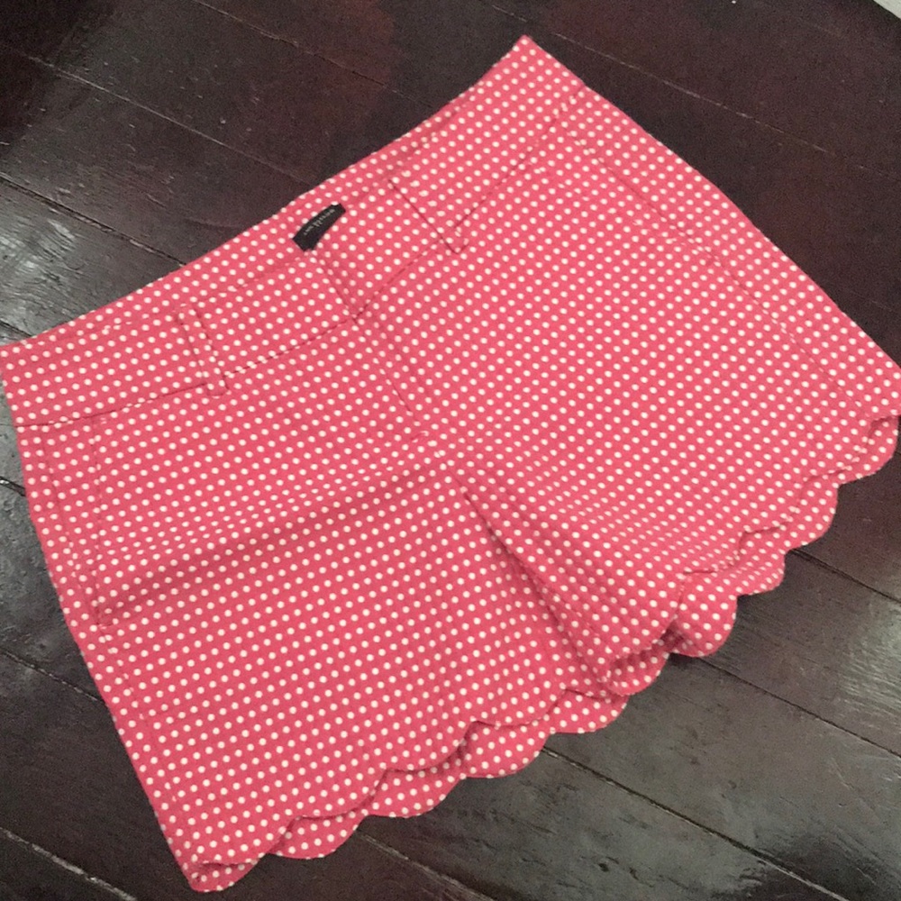 ANN TAYLOR polka dotted scalloped bottom shorts.